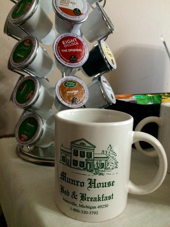 Munro House Bed And Breakfast Jonesville Экстерьер фото