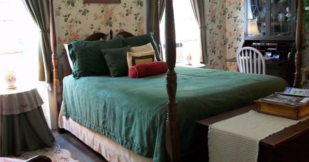 Munro House Bed And Breakfast Jonesville Экстерьер фото